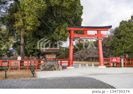 冬の賀茂別雷神社（上賀茂神社）一の鳥居 134730374