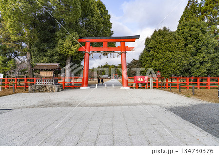 冬の賀茂別雷神社(上賀茂神社)一の鳥居 冬の賀茂別雷神社(上賀茂神社)一の鳥居 134730376
