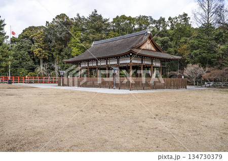冬の賀茂別雷神社（上賀茂神社）外幣殿（馬場殿） 134730379