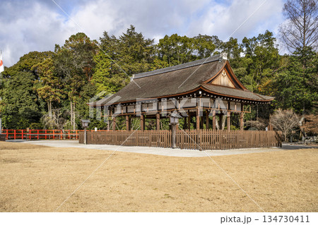 冬の賀茂別雷神社（上賀茂神社）外幣殿（馬場殿） 134730411