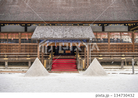 冬の賀茂別雷神社(上賀茂神社)細殿 冬の賀茂別雷神社(上賀茂神社)細殿 134730432