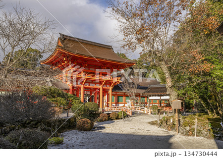 冬の賀茂別雷神社（上賀茂神社）楼門 134730444