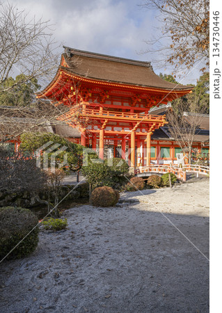 冬の賀茂別雷神社（上賀茂神社）楼門 134730446