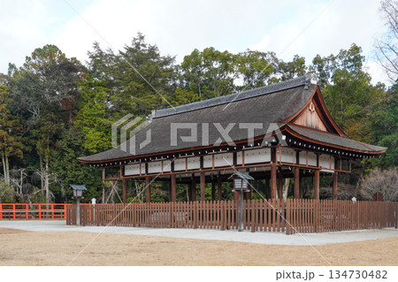 冬の賀茂別雷神社（上賀茂神社）外幣殿（馬場殿） 134730482