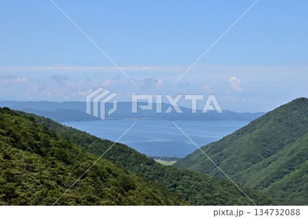 福島県　御霊櫃峠から見た猪苗代湖 134732088