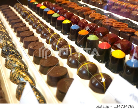 ベルギー・ブルージュ　スイーツ専門店のチョコレート 134734769
