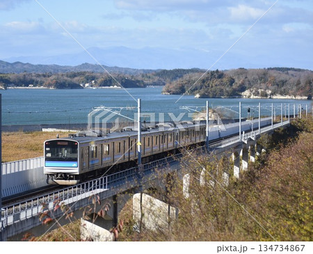 松島湾走る205系仙石線 松島湾走る205系仙石線 134734867