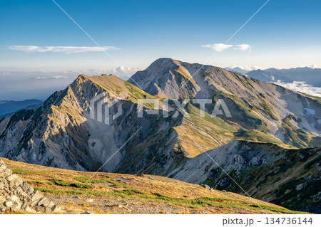 白馬山荘から見る白馬鑓ヶ岳と杓子岳　北アルプス白馬岳縦走登山 134736144