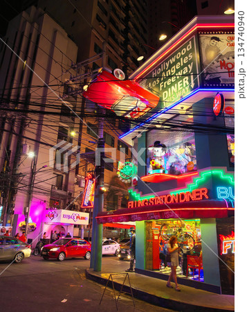 躍動するフィリピン - 賑わうマニラ・ブルゴス通りの夕景 都市景観(2025年5月) 躍動するフィリピン - 賑わうマニラ・ブルゴス通りの夕景 都市景観(2025年5月) 134740940