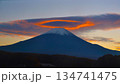 富士山と燃える天使の傘雲 134741475