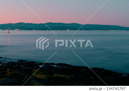 夕暮れ時の能登半島の光 夕暮れ時の能登半島の光 134742767