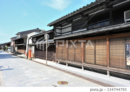 高岡市金屋町の街並み（富山県） 134744793