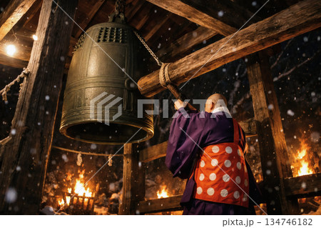 除夜の鐘 134746182