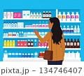 商品棚の前で商品を選ぶ女性 134746407