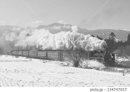 雪景色の磐越西線SL 134747057