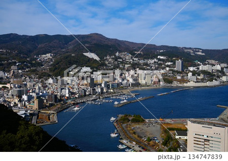 熱海の街を望む 134747839