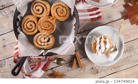 Cinnamon buns with chocolate chips Cinnamon buns with chocolate chips 134749014