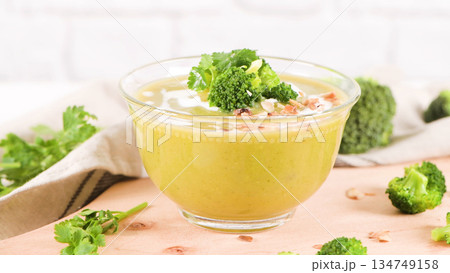 Broccoli soup in a glass bowl 134749158