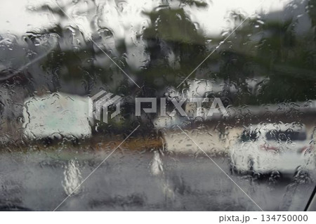 大雨の運転 大雨の運転 134750000