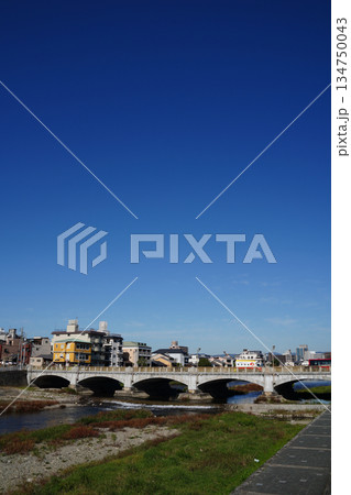 快晴の京都七条大橋 快晴の京都七条大橋 134750043