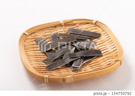 ［北海道産］カット　羅臼昆布 134750792