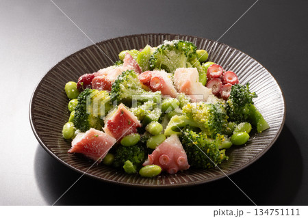 蛸と枝豆とブロッコリーのサラダ 134751111