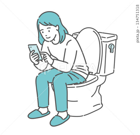 トイレでスマホを見る女性のイラスト（ながらスマホ・長居・便秘・生理管理） 134751318