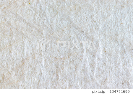 繊維が浮き出た白い和紙の表面 134751699