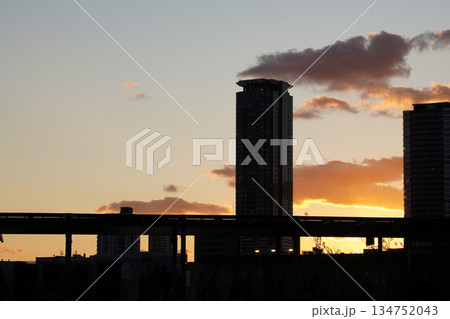 大阪梅田の夕暮れの風景 大阪梅田の夕暮れの風景 134752043