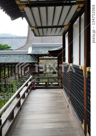 京都大覚寺の境内の風景 京都大覚寺の境内の風景 134752068