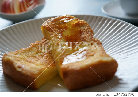 フレンチトーストを中心とした食事 134752770