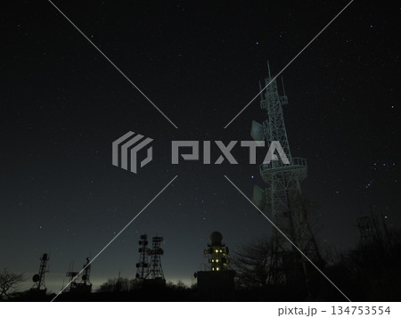 冷たい白さの電波塔と星空(20251223033927) 冷たい白さの電波塔と星空(20251223033927) 134753554
