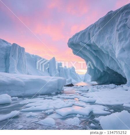 氷が浮かぶ 氷が浮かぶ 134755252