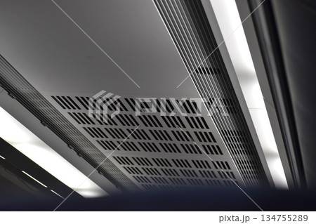 在来線特急電車の車内 在来線特急電車の車内 134755289