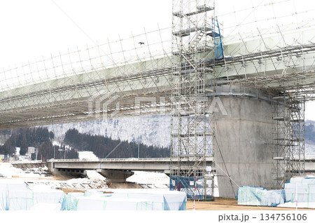 建設中の東北中央自動車道 建設中の東北中央自動車道 134756106