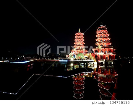 蓮池潭龍虎塔 蓮池潭龍虎塔 134756156