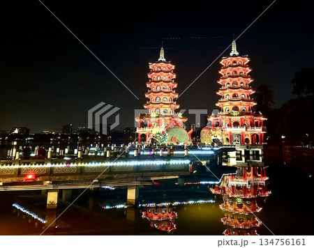 蓮池潭龍虎塔 蓮池潭龍虎塔 134756161