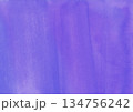 青紫のにじみのある筆跡のみえる背景素材 134756242