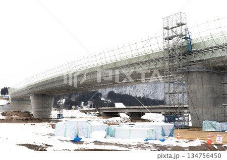 建設中の東北中央自動車道 134756450