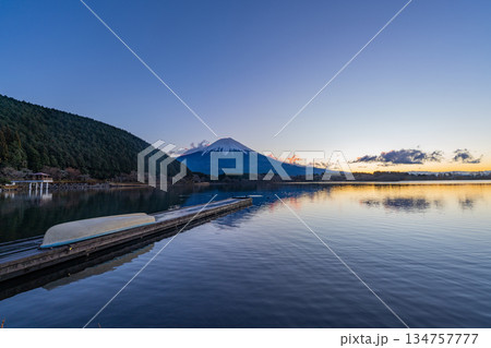 (静岡県)冬の田貫湖 日の出前 (静岡県)冬の田貫湖 日の出前 134757777