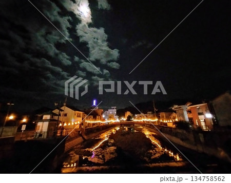 琴平大宮橋から望む金倉川沿いの夜景 134758562