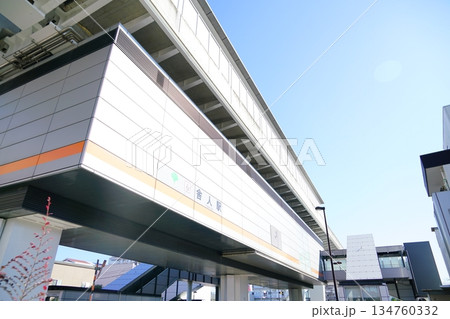 晴れた日の舎人駅 134760332