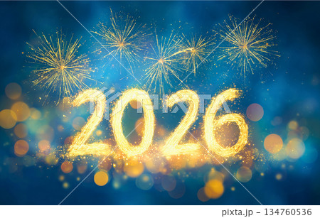 2026年｜花火が舞う華やかな背景エフェクト素材｜年賀年始向け明るく華麗な新年演出用 134760536