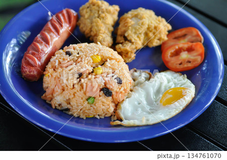 stir fried rice or fried rice with sunny side up egg , fried chicken and sausage 134761070
