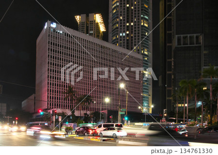 躍動するフィリピン - 賑わうマニラ（マカティ）の夜景 　都市景観（2025年5月） 134761330