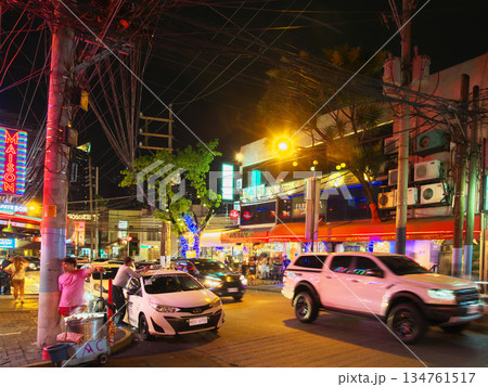 躍動するフィリピン - 賑わうマニラ・ブルゴス通りの夕景 都市景観(2025年6月) 躍動するフィリピン - 賑わうマニラ・ブルゴス通りの夕景 都市景観(2025年6月) 134761517