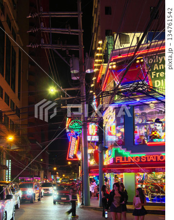 躍動するフィリピン - 賑わうマニラ・ブルゴス通りの夕景 都市景観(2025年6月) 躍動するフィリピン - 賑わうマニラ・ブルゴス通りの夕景 都市景観(2025年6月) 134761542