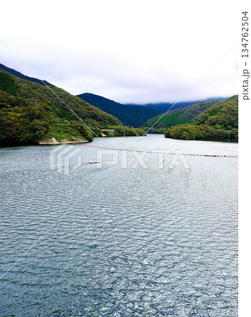 高梁川上流に位置する千屋ダム、岡山県新見市 高梁川上流に位置する千屋ダム、岡山県新見市 134762504