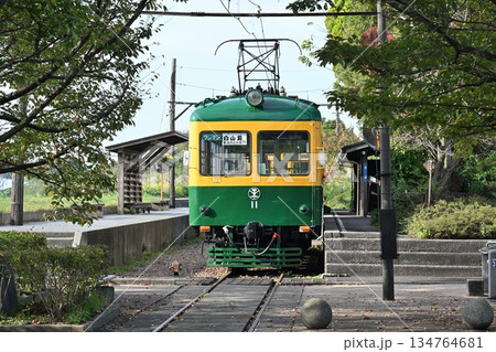 新潟市南区の月潟駅と電車の風景(新潟県新潟市南区) 新潟市南区の月潟駅と電車の風景(新潟県新潟市南区) 134764681