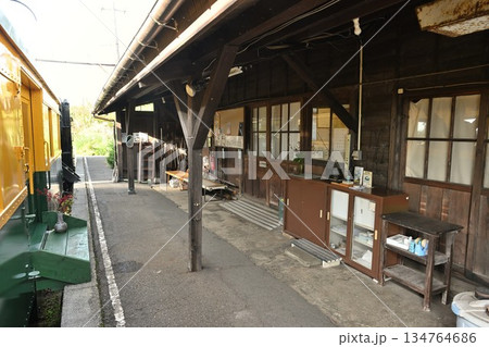 新潟市南区の月潟駅と電車の風景（新潟県新潟市南区） 134764686